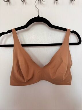SKIMS Smooth Wireless Bra — Clay Tan
